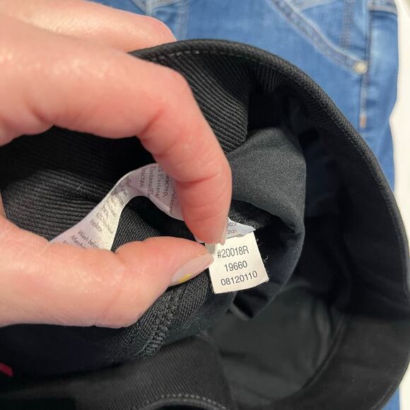 Spanx Women's Jean-ish Ankle Leggings in black women’s size small - Picture 8 of 9